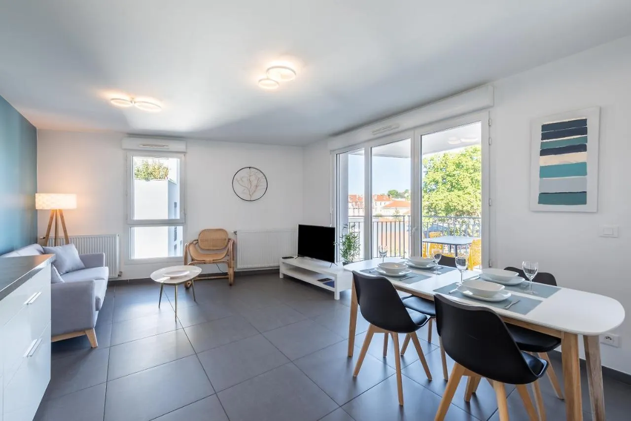 Bluemary - Spacieux T3 Garage Balcon Lione 0*,  Francia